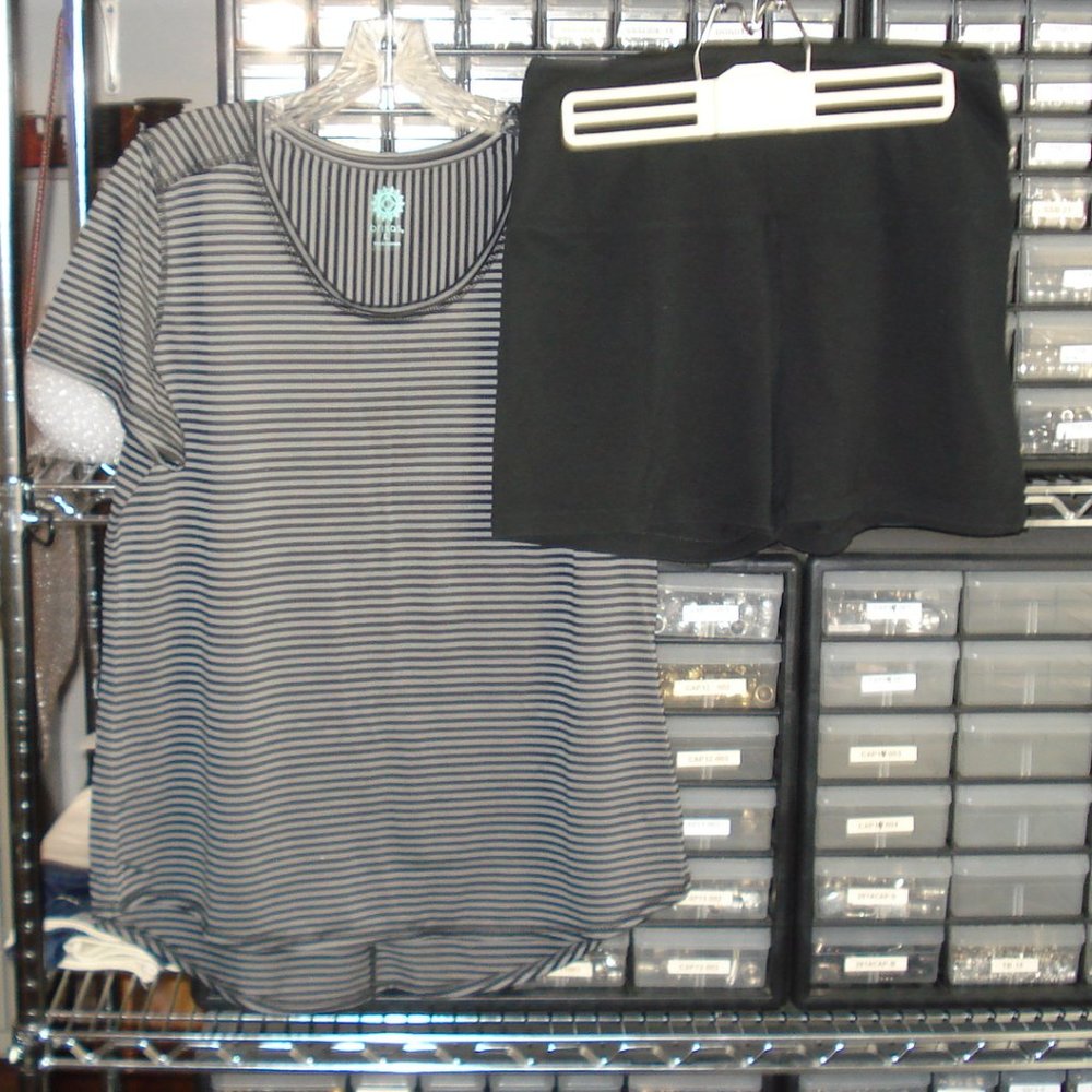 Activewear Lysse Pull on Short and Brisas Grey and Black Moisture Wick Top Large